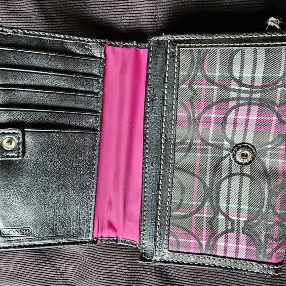 Coach Poppy Wallet - Picture 2 of 4